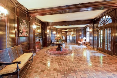 Wychwood unit 2B, Great Neck, NY 11021 - photo 3