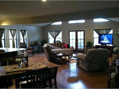 Den/Family/Great Room. 2nd view Large Li