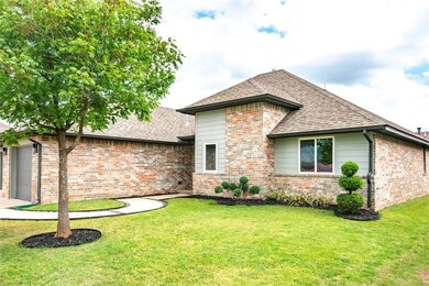 View of front of house featuring a garage and a fr