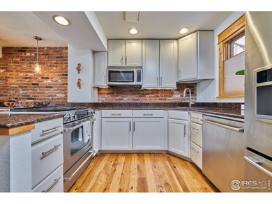 Gourmet Kitchen w/Granite