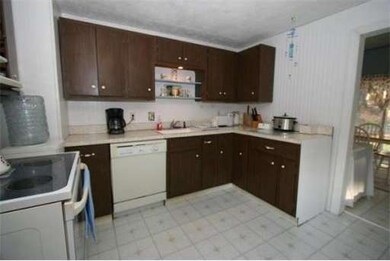 26 Chicopee St, Worcester, MA 01602 - photo 4