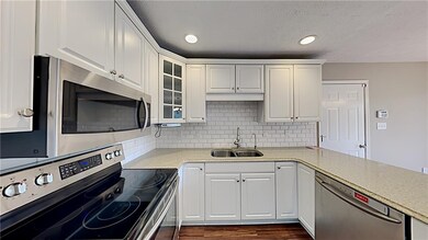 10693 Glenn Cairn Ct, Fishers, IN 46037 - photo 5