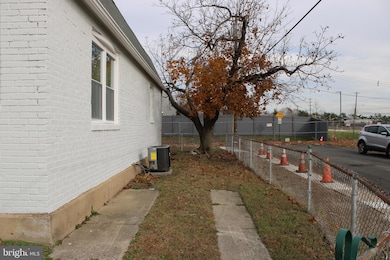 1039 Barker Rd, Sharon Hill, PA 19079 - photo 3