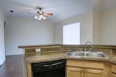141 Lindas Creek Ln unit 141-147, Weatherford, TX 76088 - photo 5