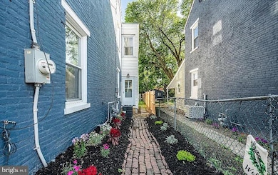 766 Queen St, Pottstown, PA 19464 - photo 2