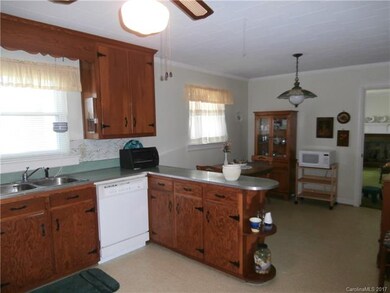 Kitchen opens to the breakfast area. Plenty of cab