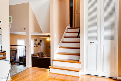 9419 Plumwood Rd, Louisville, KY 40291 - photo 3