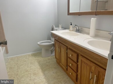 1016C Brixton Ct, Sterling, VA 20164 - photo 7