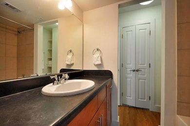 711 W 32nd St unit 105, Austin, TX 78705 - photo 6