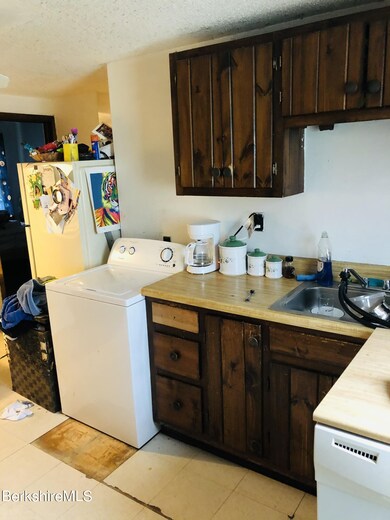 255 Linden St, Pittsfield, MA 01201 - photo 5