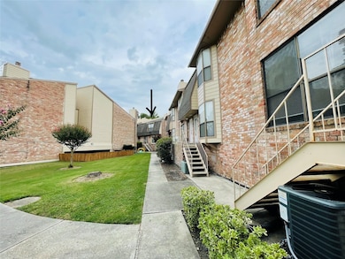 2103 Place Rebecca Ln unit D1, Houston, TX 77090 - photo 2