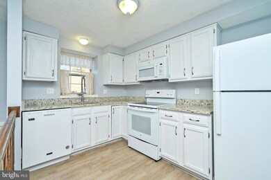 1613 Fieldthorn Dr, Reston, VA 20194 - photo 6