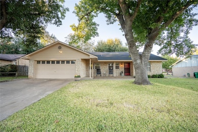 2102 Kent St, Taylor, TX 76574 - photo 2