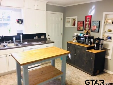 729 729 Barbara, Tyler, TX 75701 - photo 6