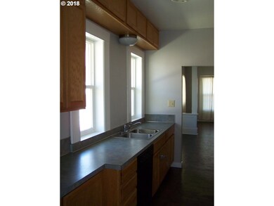 328 SW Court Ave, Pendleton, OR 97801 - photo 6