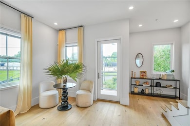 Living Room (floor 2)
