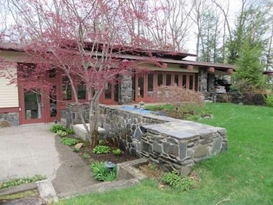 16 Oakman St, Turners Falls, MA 01376 - photo 2