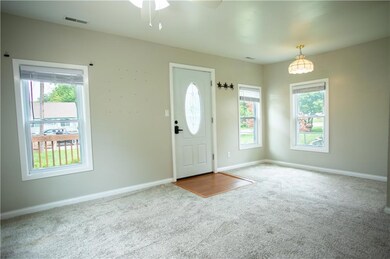 1310 E 26th Ct, Des Moines, IA 50317 - photo 4