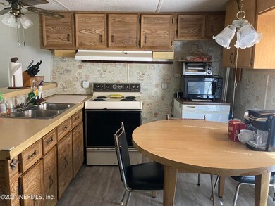 512 Neisman Ave, Interlachen, FL