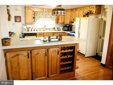 1431 Maple St, Bethlehem, PA 18018 - photo 4