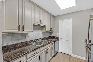 394 Caliente Dr, San Leandro, CA 94578 - photo 7