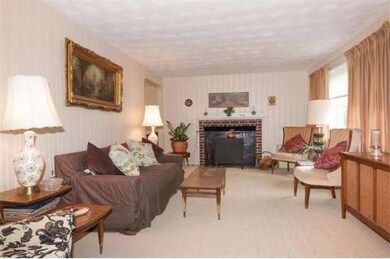 82 Greer St, Waltham, MA 02452 - photo 2