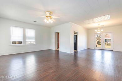 Living Room 4-2