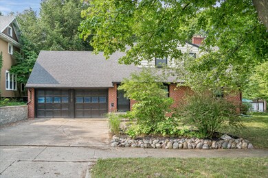 1318_Hillcrest_Ave_03