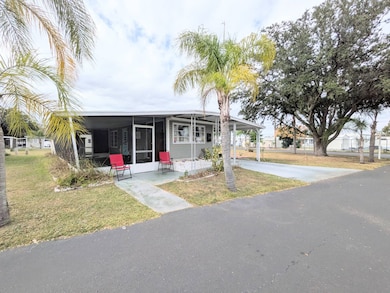 5219 Peninsula St, Zephyrhills, FL 33541 - photo 2