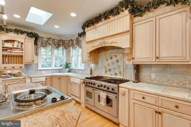 4551 Forest Dr, Fairfax, VA 22030 - photo 7