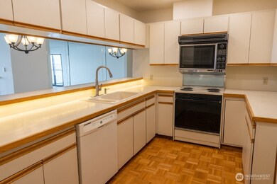 1140 Alki Ave SW unit 303, Seattle, WA 98116 - photo 6