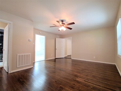7422 Lakehurst Dr, Houston, TX 77087 - photo 2