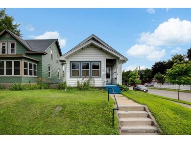 3859-Dupont-Ave-069