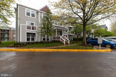 12949 Grays Pointe Rd unit C, Fairfax, VA 22033 - photo 2