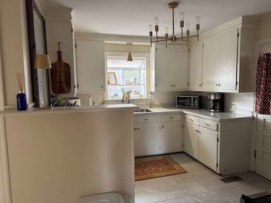 1305 Myrtle St, Greenwood, MS 38930 - photo 4