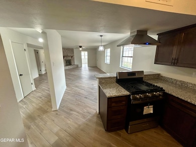 10905 Sagebrush Way unit A & B, El Paso, TX 79936 - photo 4