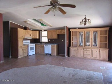 Open Floor Plan - Vaulted Ceilings