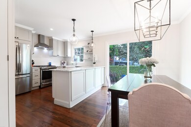 Dining Area & Kitchen