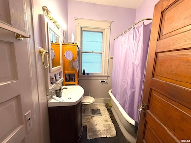 523 W 4th St, Centralia, IL 62801 - photo 2