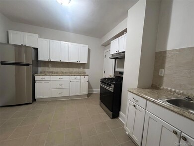 144 Waverly St unit 3, Yonkers, NY 10701 - photo 2