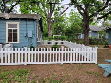 2511 E 2nd St unit B, Austin, TX 78702 - photo 2