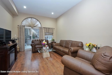 44 Linda Ln, Staten Island, NY 10312 - photo 2