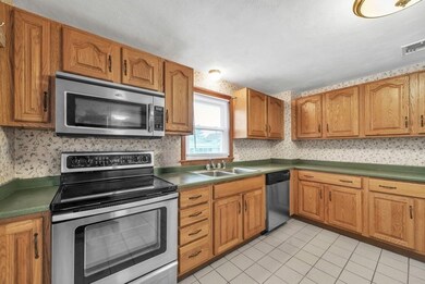 139 Yale St, Ludlow, MA 01056 - photo 5