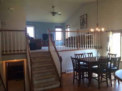 2770 Sunflower Dr, Fitchburg, WI 53711 - photo 2