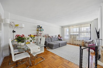 Walden Terrace unit 7D, Rego Park, NY 11374 - photo 2