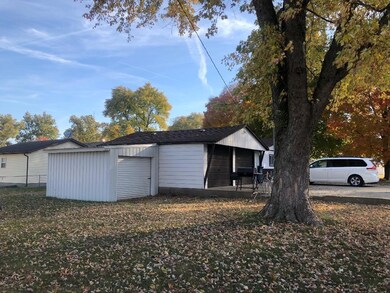 1301 8th St, Covington, IN 47932 - photo 6