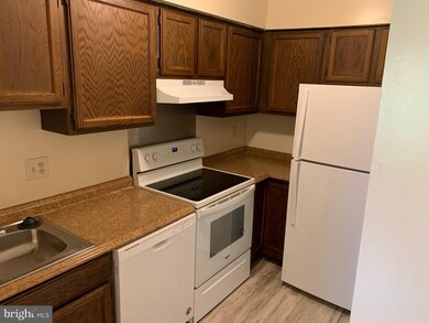 9751 Hagel Cir, Lorton, VA 22079 - photo 2