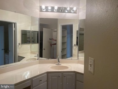 3902 Penderview Dr unit 1402, Fairfax, VA 22033 - photo 6