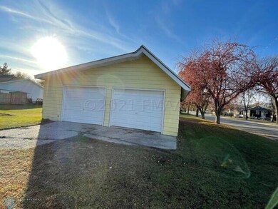 4-car garage