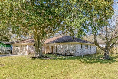 417 E Foley St, Alvin, TX 77511 - photo 2